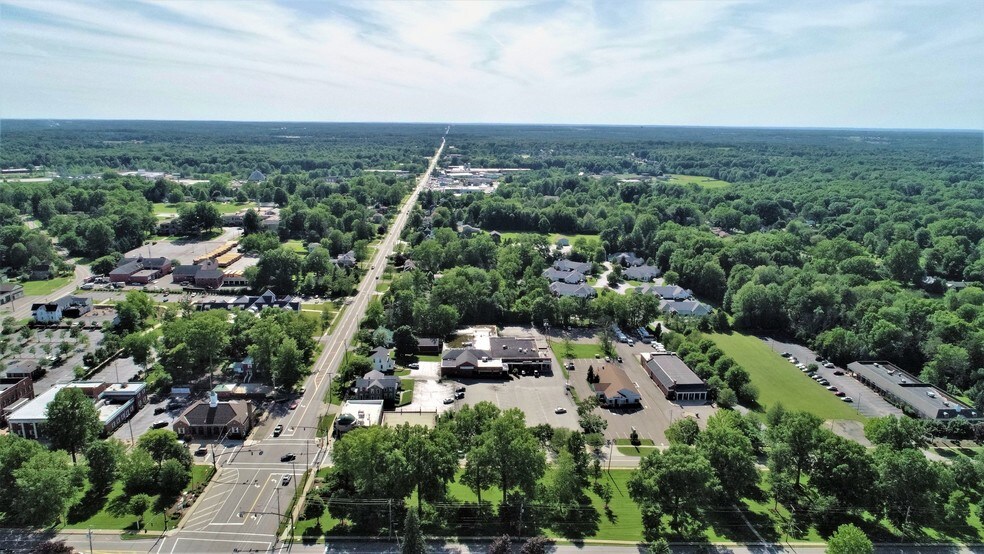 More Photos Of 8-18 N Broad St, Canfield Supermarket For Lease