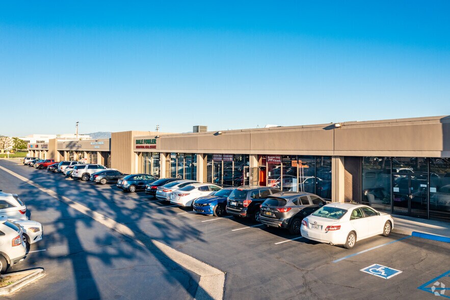 More Photos Of 3170-3198 E La Palma Ave, Anaheim Showroom For Lease