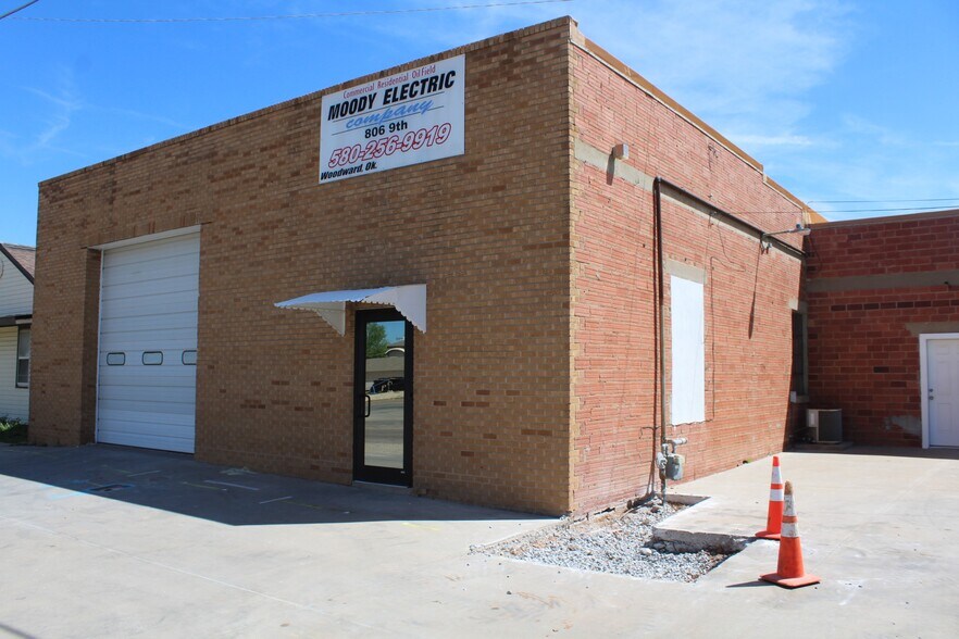 Primary Photo Of 806 9th St, Woodward Warehouse For Sale