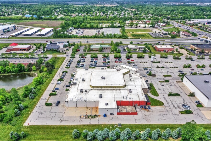 More Photos Of 14450 Mundy Dr, Noblesville Storefront For Sale