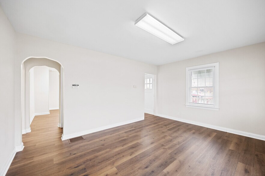 More Photos Of 4734 Dixie Hwy, Louisville Loft Creative Space For Lease