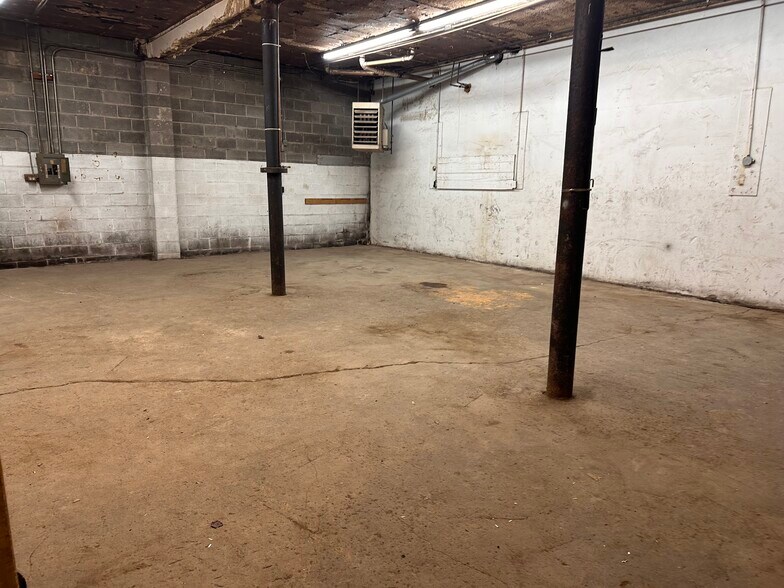 More Photos Of 3466 Fairmont Ave, Fairmont Auto Repair For Lease