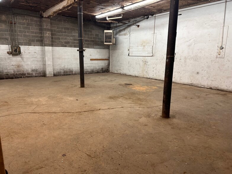 More Photos Of 3466 Fairmont Ave, Fairmont Auto Repair For Lease