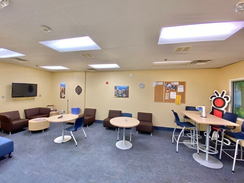 More Photos Of 5100-5190 Commerce Rd, Richmond Unknown For Lease