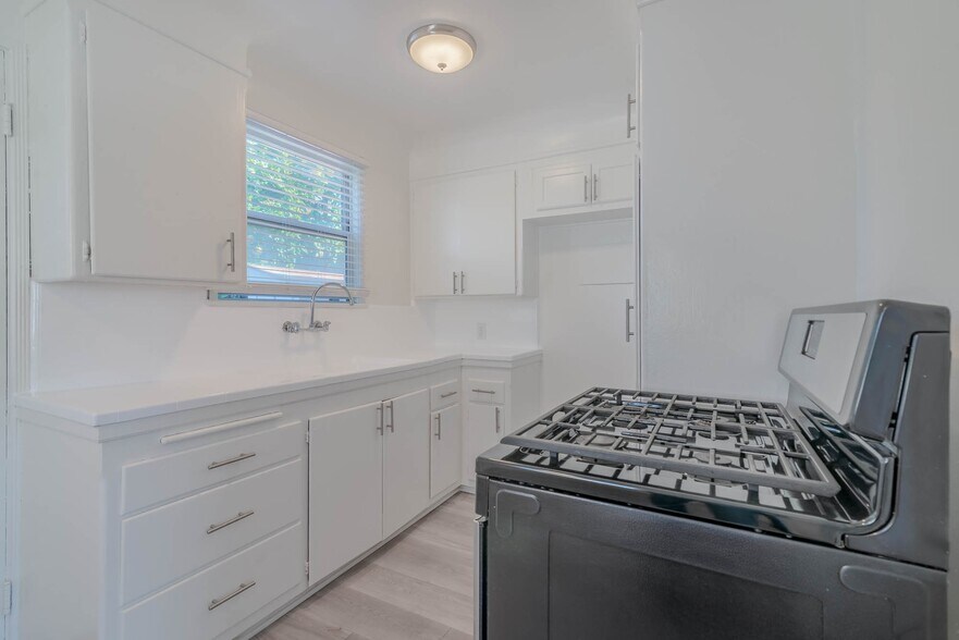 More Photos Of 6036 10th Ave, Los Angeles Apartments For Sale