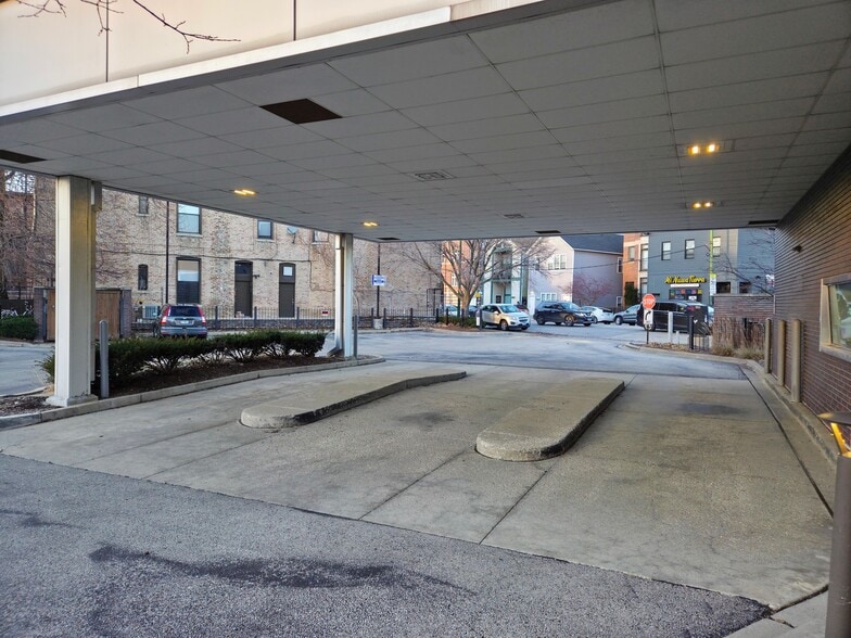 More Photos Of 1640 W Fullerton Ave, Chicago Bank For Lease