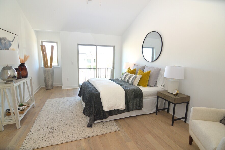 More Photos Of 300 Tesla Cir, Round Rock Multifamily For Sale