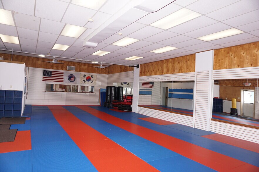 More Photos Of 379 Shippan Ave, Stamford General Retail For Lease