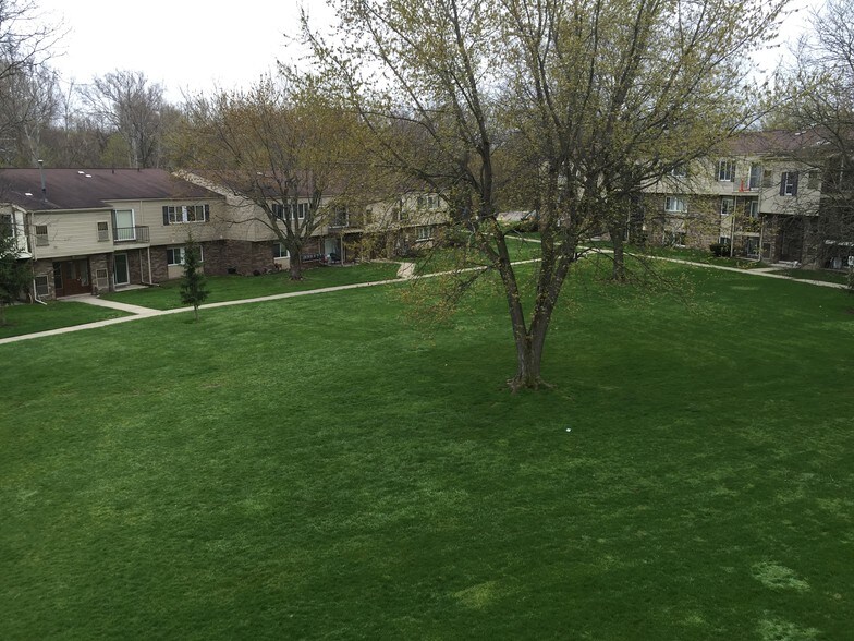 More Photos Of 17100 Clinton River Rd, Clinton Township Apartments For Sale