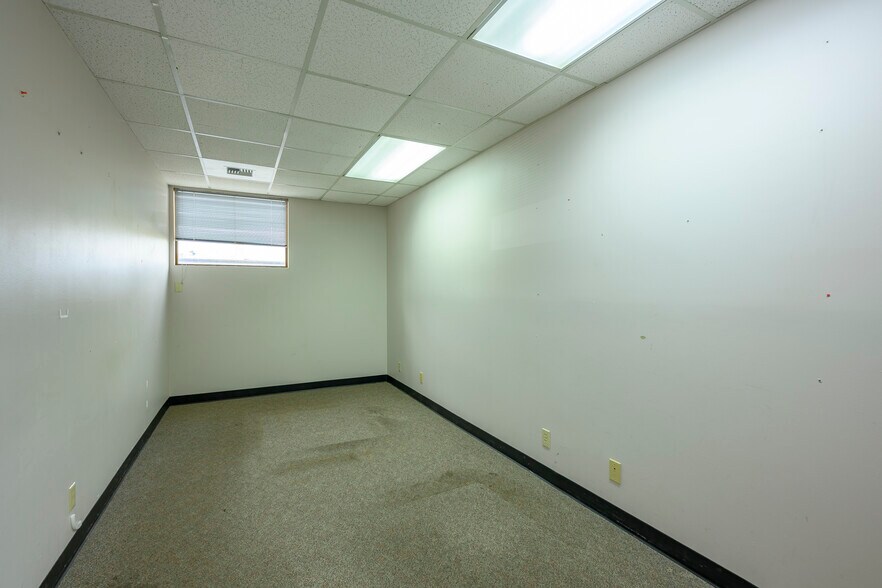 More Photos Of 424 NE Ford St, Mcminnville Office For Sale