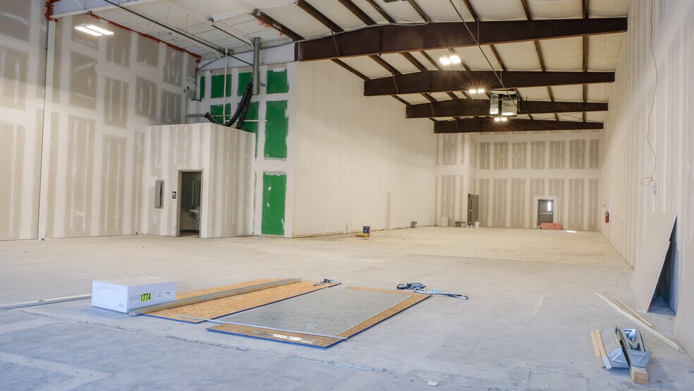 More Photos Of 53 Freemans Bridge Rd, Schenectady Flex For Lease