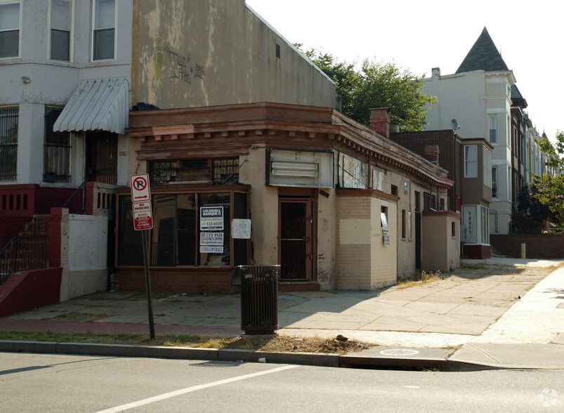 Primary Photo Of 1821 1st St NW, Washington Storefront For Lease