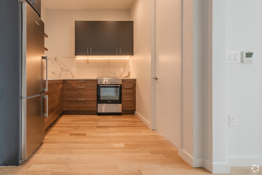 More Photos Of 45-67 Davis St, Long Island City Apartments For Lease