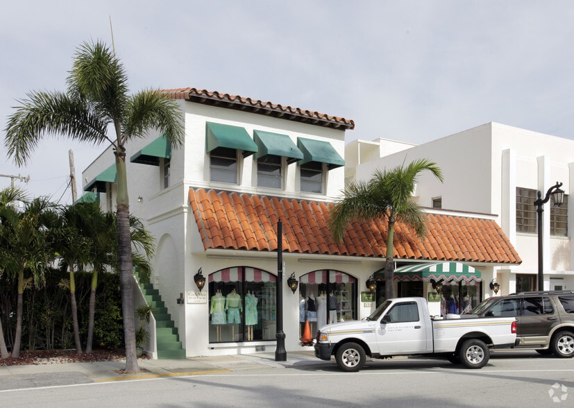 Primary Photo Of 336 S County Rd, Palm Beach Restaurant For Lease