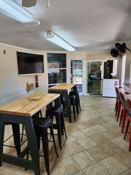 More Photos Of 6706 Limbaugh Ln, Hickory Marina For Sale