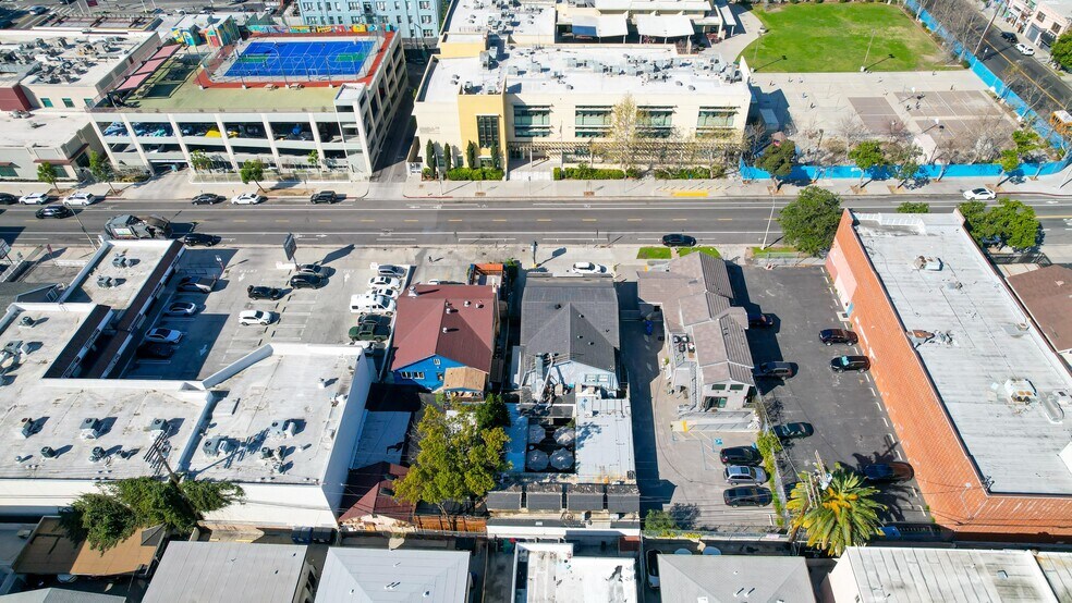 More Photos Of 228 S Oxford Ave, Los Angeles General Retail For Sale