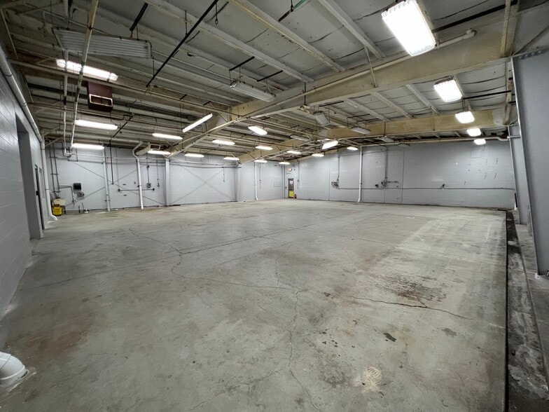 More Photos Of Dispensary/Processing/Industrial space, Warren Warehouse For Lease