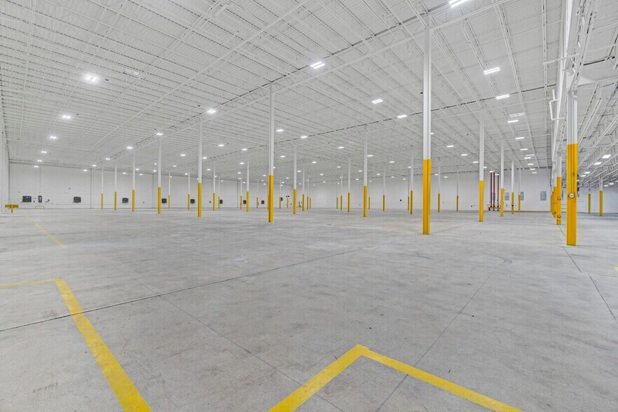 More Photos Of 1910 NW 97th Ave, Miami Distribution For Lease