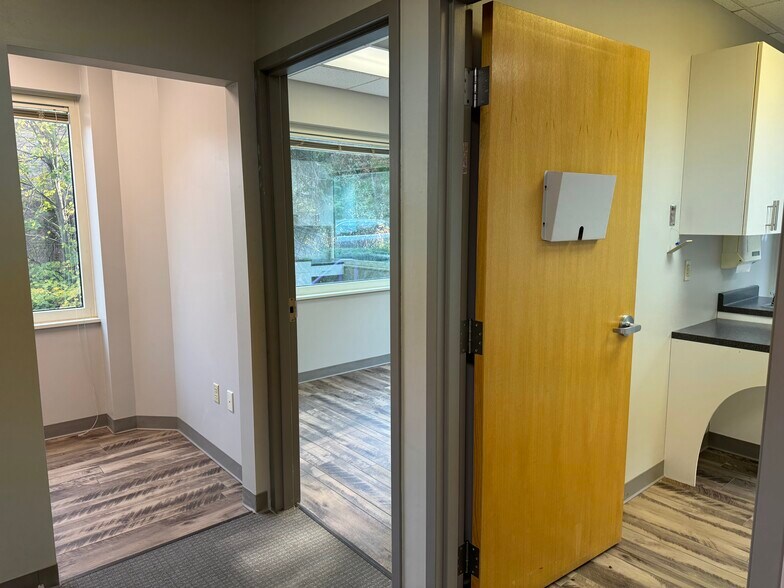 More Photos Of 2400 Corporate Dr, Wexford Medical For Lease