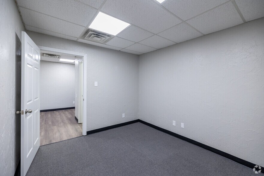 More Photos Of 1663 Hickory Dr, Haltom City Unknown For Lease