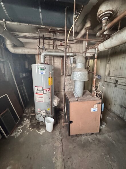 More Photos Of 204 Lancaster St, Albany Storefront Retail Residential For Sale