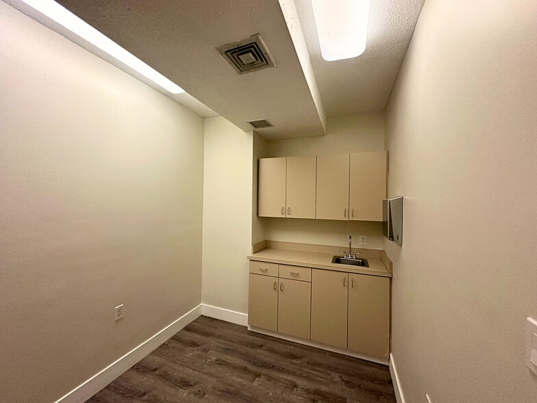 More Photos Of 76 Battery Ave, Brooklyn Apartments For Lease