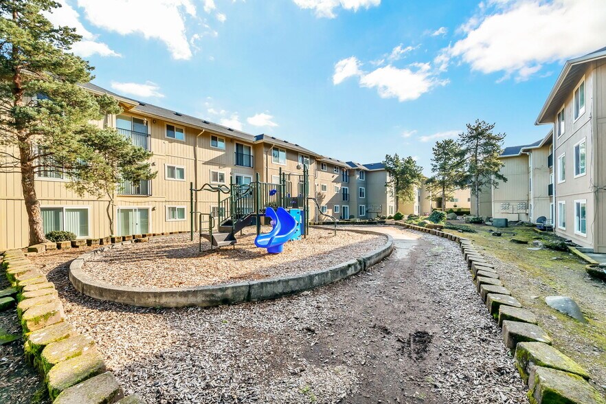 More Photos Of 17014-17062 NE Halsey St, Portland Apartments For Sale