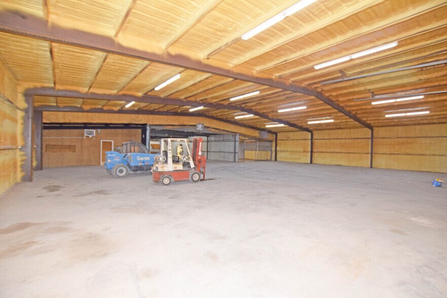 More Photos Of 305 E 57th St, Odessa Warehouse For Sale