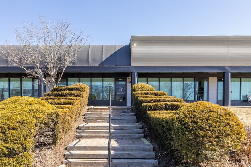 More Photos Of 260-264 Quarry Rd, Milford Light Manufacturing For Lease