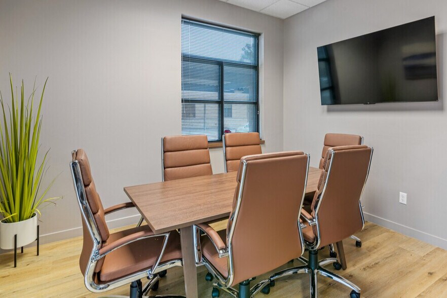 More Photos Of 10320 Lake Rd, Houston Loft Creative Space For Lease