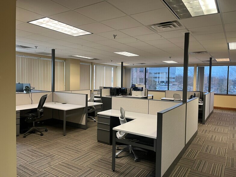 More Photos Of 4500 Brooktree Rd, Wexford Medical For Lease