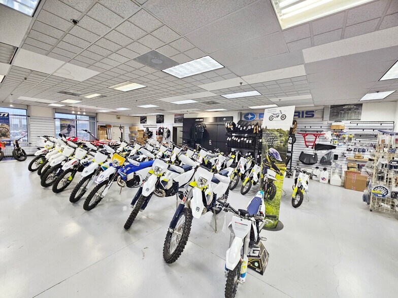 More Photos Of 32203 Castaic Rd, Castaic Freestanding For Lease