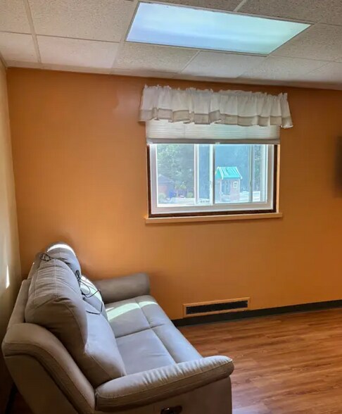 More Photos Of 605 E 4th Ave, Brodhead Office For Sale