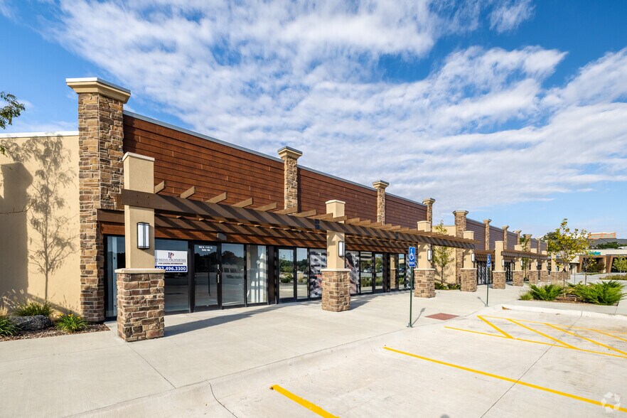 More Photos Of 606-780 N 114th St, Omaha Unknown For Lease