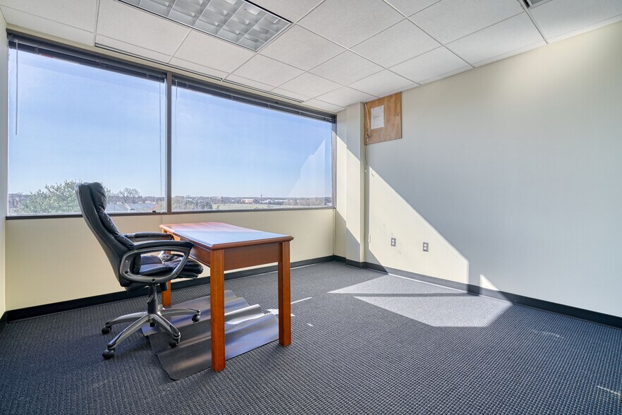 More Photos Of 438 N Frederick Ave, Gaithersburg Medical For Sale