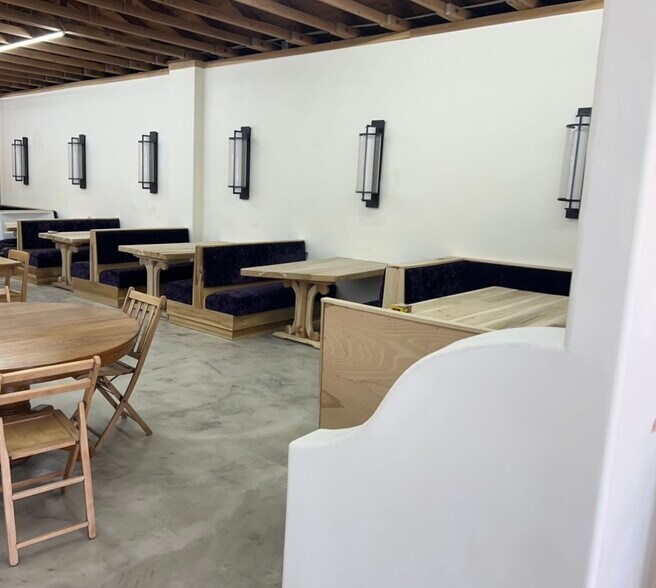 More Photos Of 241 W Eastland St, Gallatin Storefront For Sale