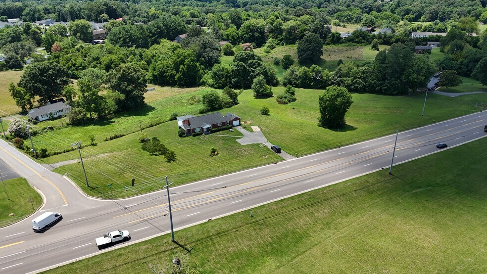 More Photos Of 5207 N Roan St, Gray Specialty For Sale
