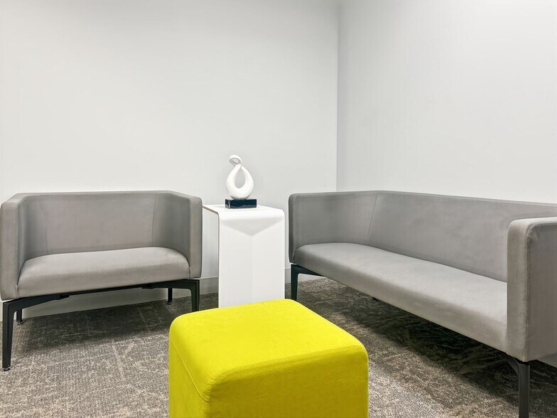 More Photos Of 7400 Beaufont Springs Dr, Richmond Coworking Space