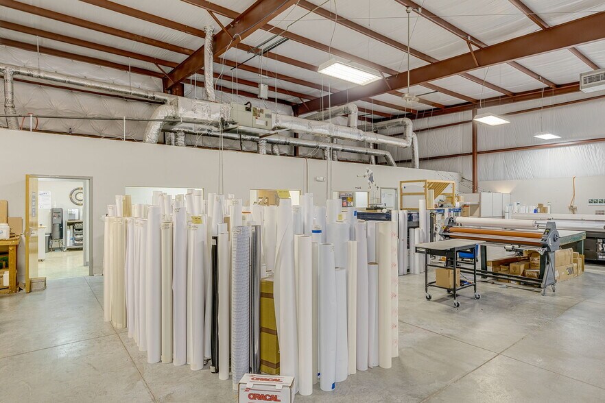 More Photos Of 11 N Kings Rd, Greenville Warehouse For Lease