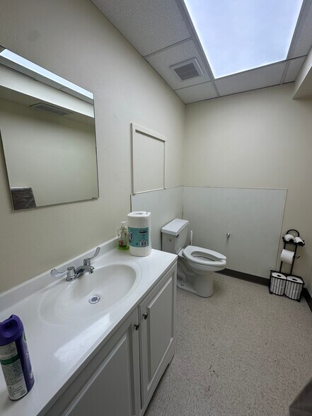 More Photos Of 12803 Demetra Dr, Farmers Branch Office Residential For Lease