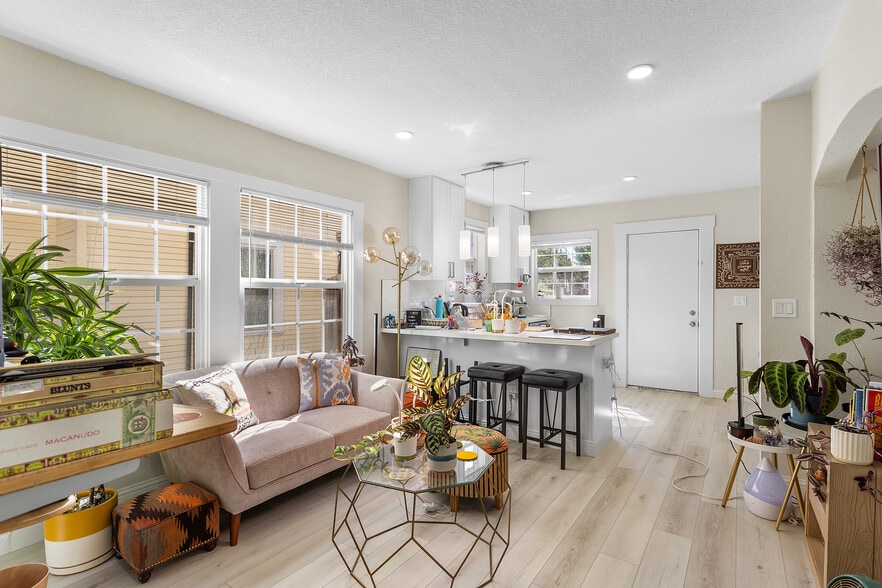 More Photos Of 823-825 55th St, Oakland Apartments For Sale