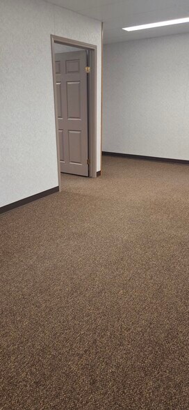 More Photos Of 2013 20 Ave, Nanton Office For Lease