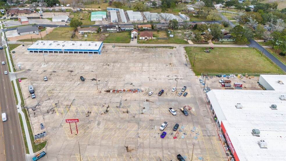 More Photos Of 1602 N Mechanic St, El Campo Land For Lease