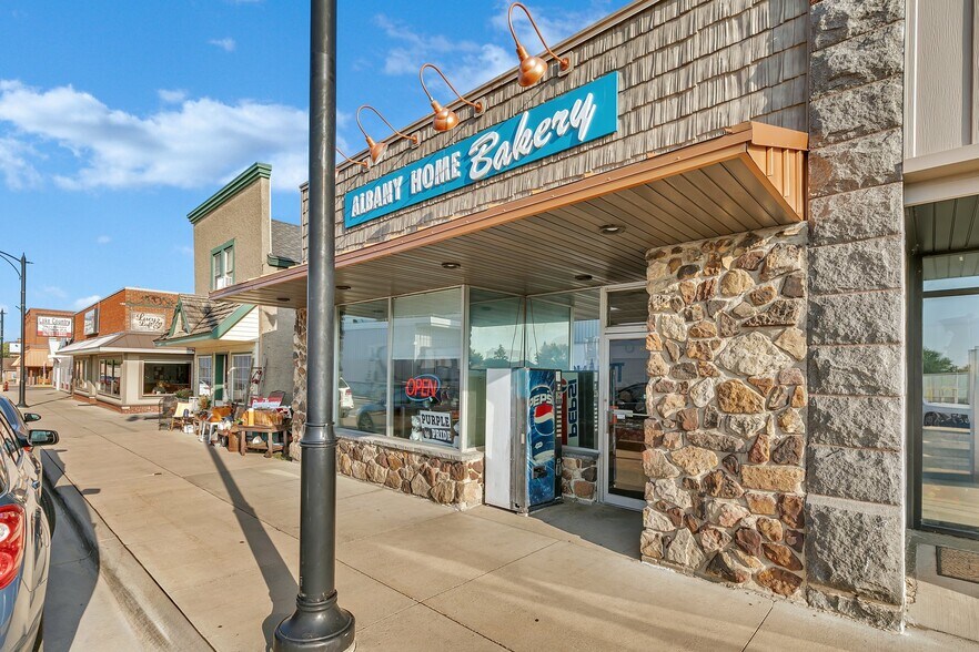 More Photos Of 531 Railroad Ave, Albany General Retail For Sale