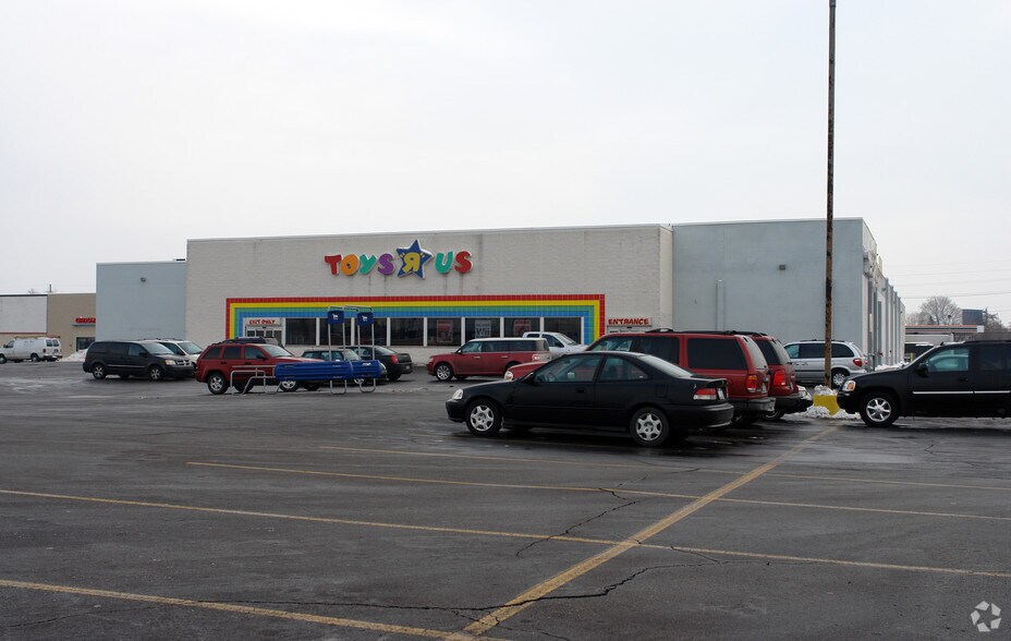 More Photos Of 32070 Gratiot Ave, Roseville Freestanding For Lease