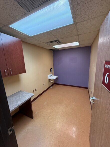 More Photos Of 5790-5832 Highland Rd, Waterford Storefront Retail Office For Lease