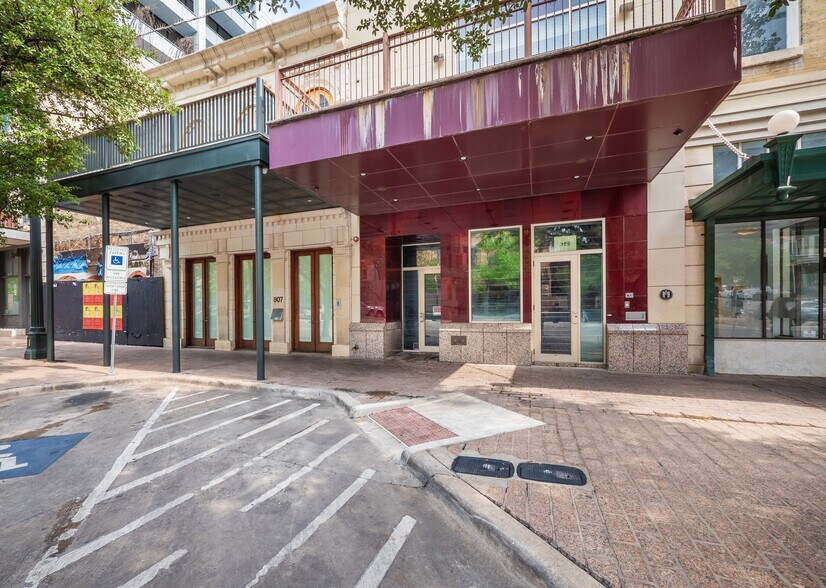 More Photos Of 805 N Congress Ave, Austin Storefront Retail Residential For Sale