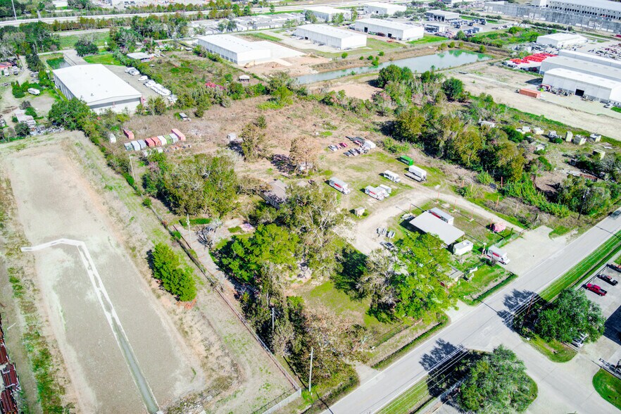 More Photos Of 77 Riley Rd, Houston Flex For Sale