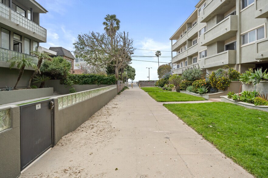 More Photos Of 22 28th Ave, Venice Apartments For Sale