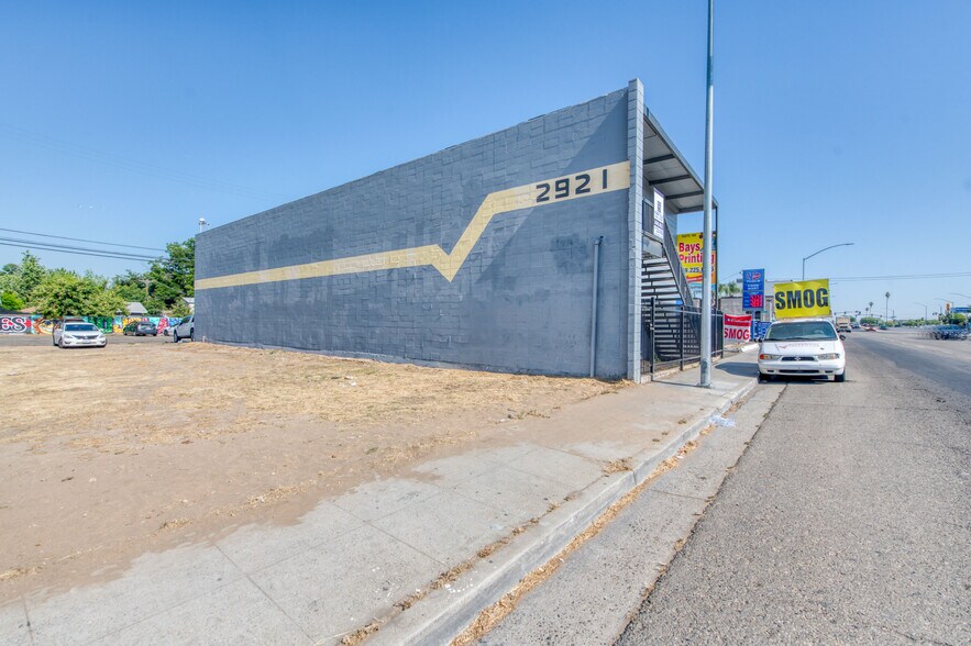 More Photos Of 2921 N Blackstone Ave, Fresno Office Residential For Sale